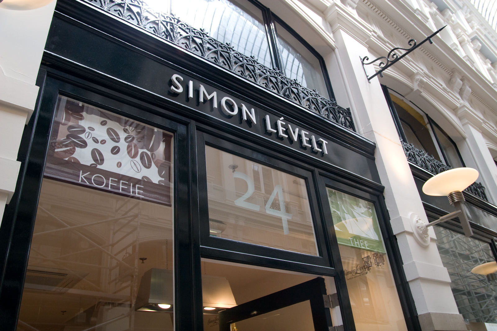 Crisis in retailland? Simon Lévelt groeit in Nederland naar 42 winkels! Bron: FranchiseFormules.NL