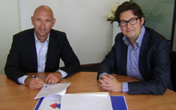 Links: Twan Kerkhof, franchisenemer Payroll Select ‘s-Hertogenbosch. Rechts: Remco Lamberts, Formule Manager Payroll Select Franchise