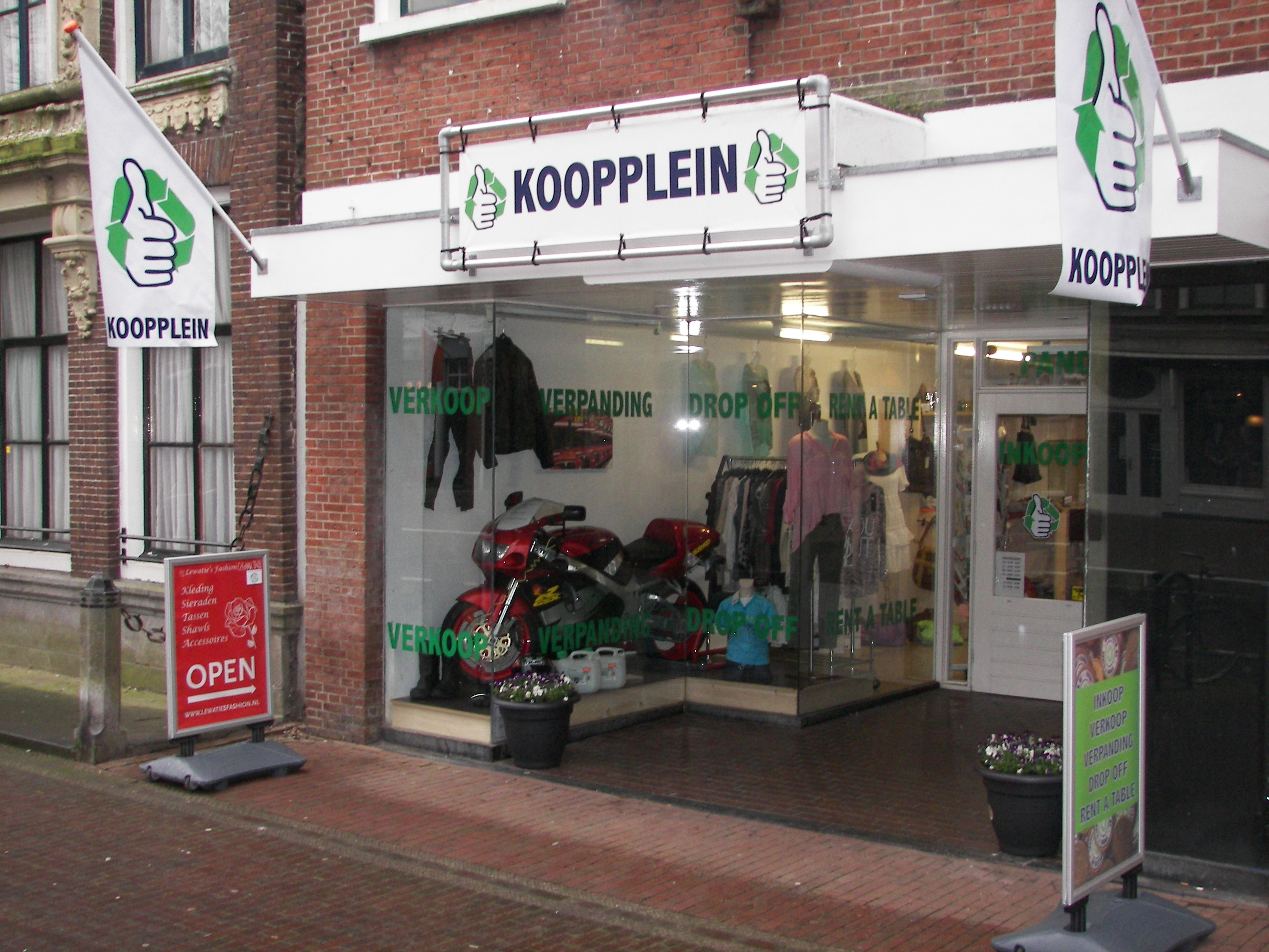 Kooppleinwinkel in Harlingen geopend in het stadscentrum. Het fysieke verkooppunt moet de online verkoop via het lokale Koopplein versterken.